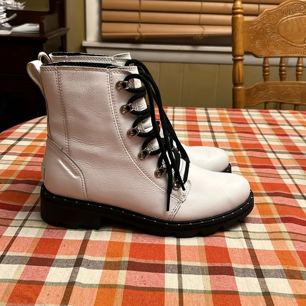 Sorel Lennox Studded Combat Boots size 9